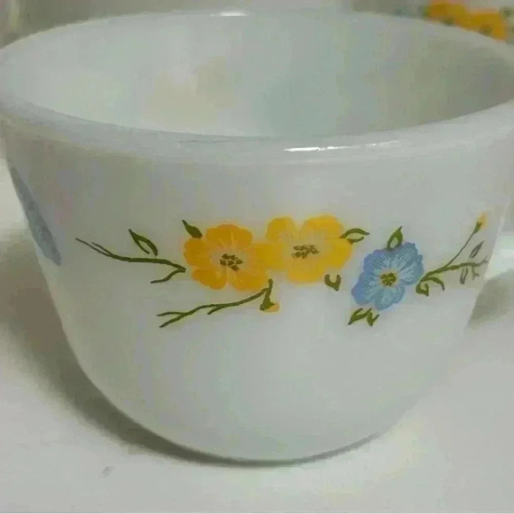 Set of 7 vintage white milk glass Pyrex mugs with Flirtation  pattern - Picture 4 of 10